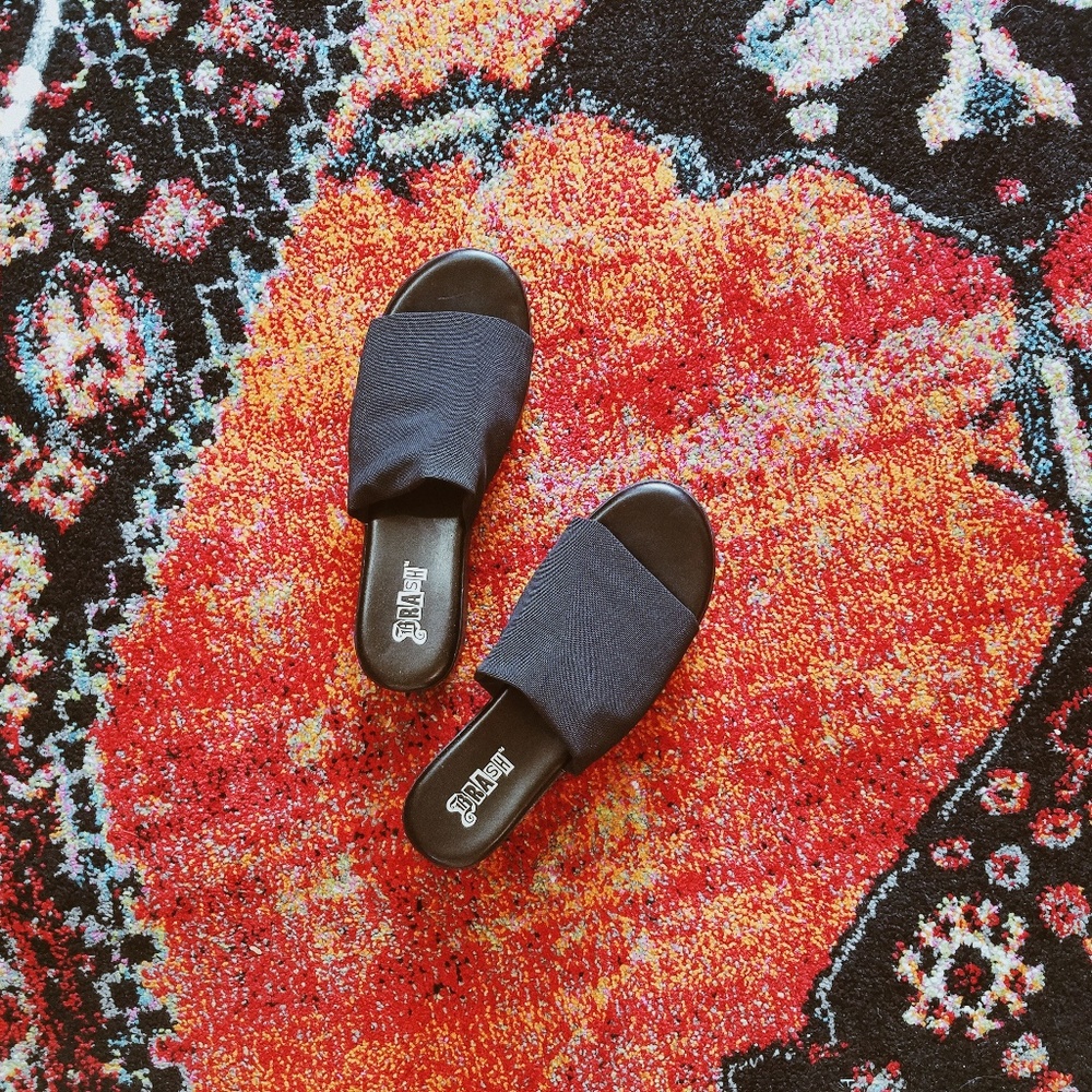 Brash black Platform Flop Sliders Sandals